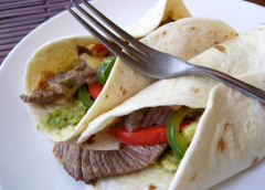 Μεξικάνικο Steak Fajitas με ξινή κρέμα και guacamole