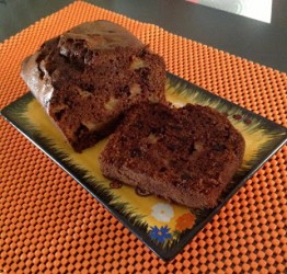 Κέικ σοκολάτας με μήλα και κανέλα