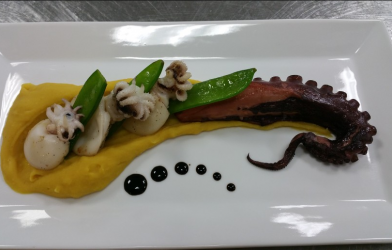 Χταπόδι μαγειρεμένο για 8 ώρες με baby σουπιές & φάβα