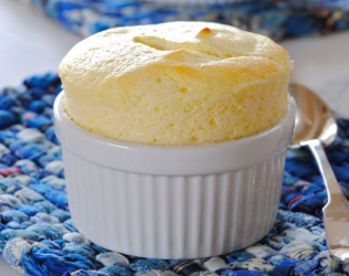 Ζεστό σουφλέ γιαούρτι