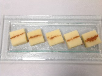 Λευκός σιμιγδαλένιος χαλβάς με ινδοκάρυδο