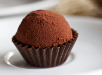 Τρούφες σοκολάτας με αλατισμένη καραμέλα