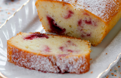 Κέικ marble λεμόνι με μαρμελάδα φράουλα