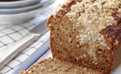 Κέικ μελιού με ταχίνι και streusel από σουσάμι