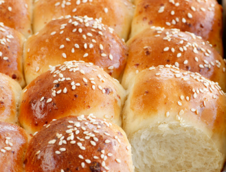 Ψωμάκια με σκόρδο και παρμεζάνα